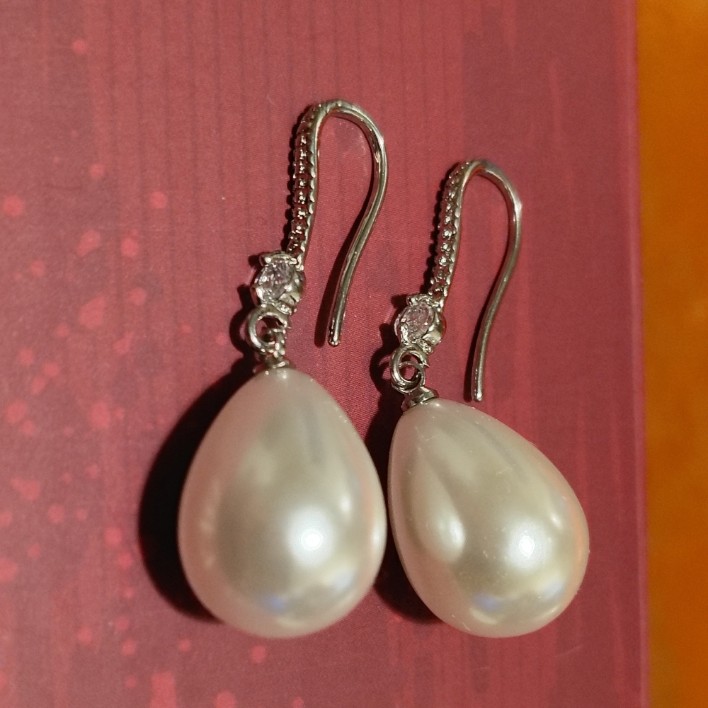 Lustrous Gold Pearl Teardrop Earrings - Picture 2 of 2